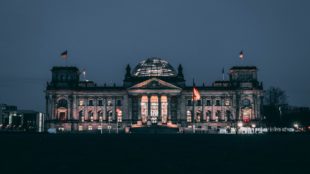 Einige Sehenswürdigkeiten in Berlin: Reichstagsgebäude und die Museumsinsel  