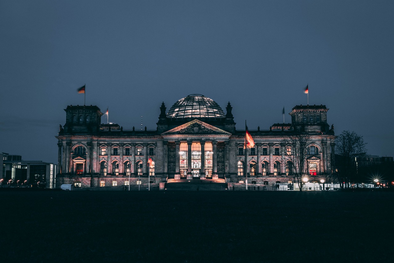 Einige Sehenswürdigkeiten in Berlin: Reichstagsgebäude und die Museumsinsel  