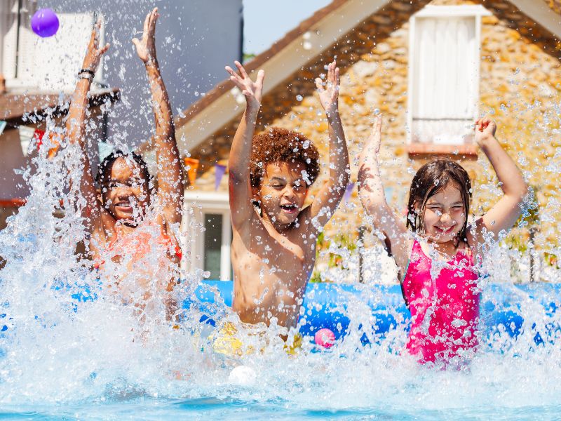 Sicher in den Sommer: So machen Sie Ihren Pool fit für die heißen Tage des Jahres