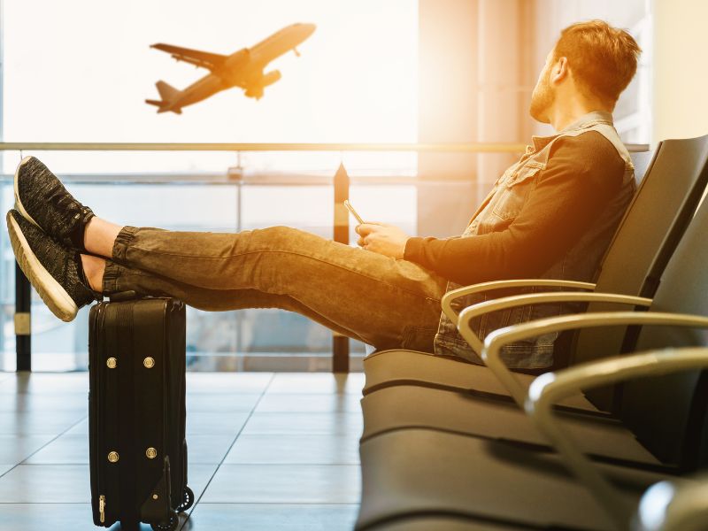Flugverspätungen sind für Reisende sehr ärgerlich, schließlich haben sie sich oft schon lange auf ihren wohlverdienten Urlaub gefreut.