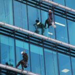 Industriekletterer − nicht nur Spiderman hangelt an Wänden